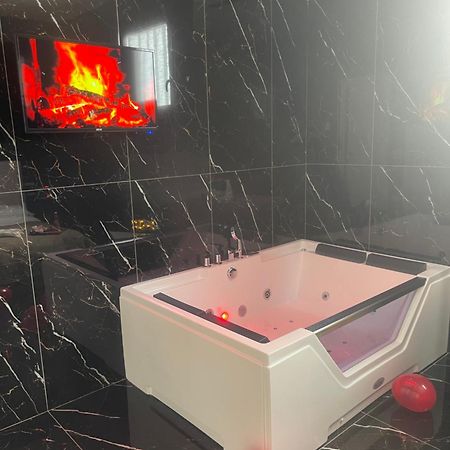 Life Hotel Казальнуово-ди- Наполи Экстерьер фото